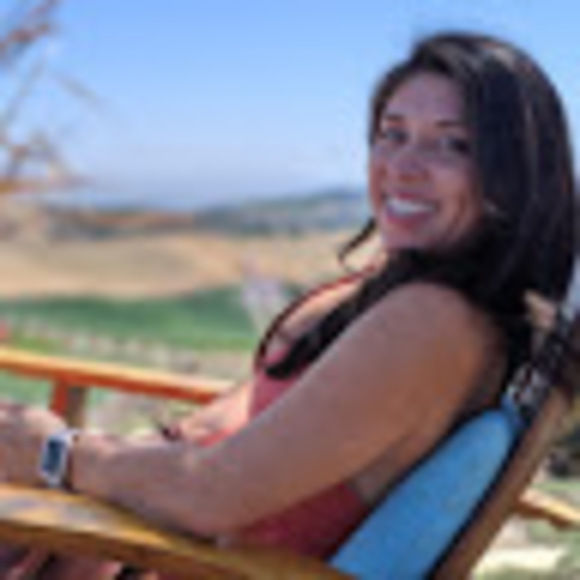 Meet your Posher, Cynthia - Picture 1 of 1